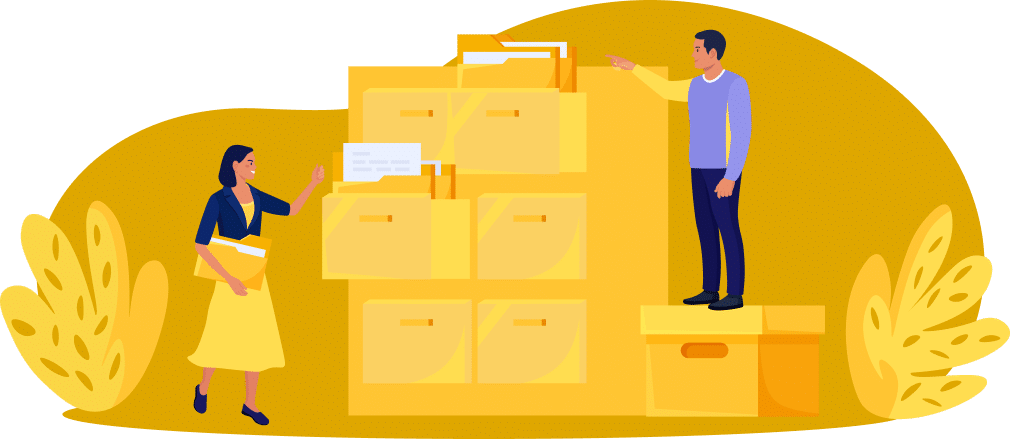 Deux personnes classent et organisent des documents dans un système d'archivage jaune. La femme tient un dossier, l'homme pointe les fichiers.